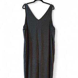 Universal Thread XXL Sleeveless Charcoal V-Neck Jumpsuit with Pockets